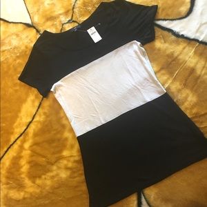 🔥3/$25 GAP Black and White T-shirt